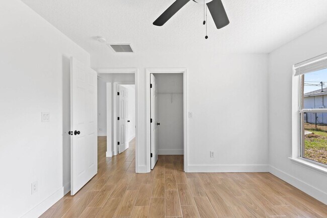 Building Photo - 4 Bedroom SFH in Palm Coast