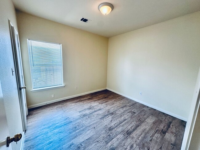 Building Photo - 2873 Southampton Way
