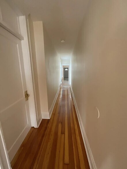 Building Photo - 9 Barrows St