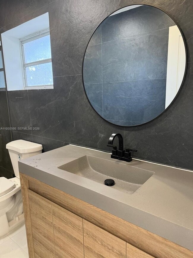 Building Photo - 1054-1058-1058 SW 2nd St