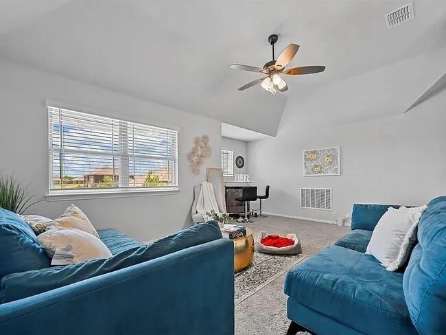 Building Photo - 1902 Sunflower Dr