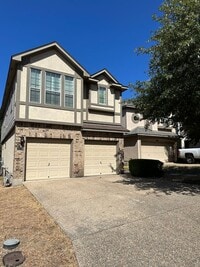 Building Photo - Beautiful 3 bedroom, 2.5 bath home located in a gated North San Antonio community!
