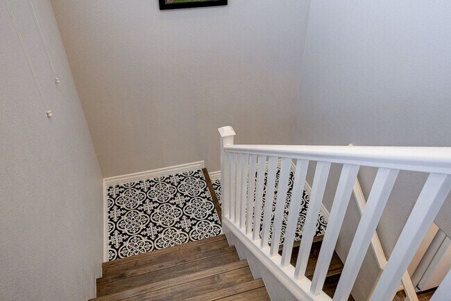 Building Photo - Stunning 3 Bed Home with Loft, Den & Upgraded Kitchen