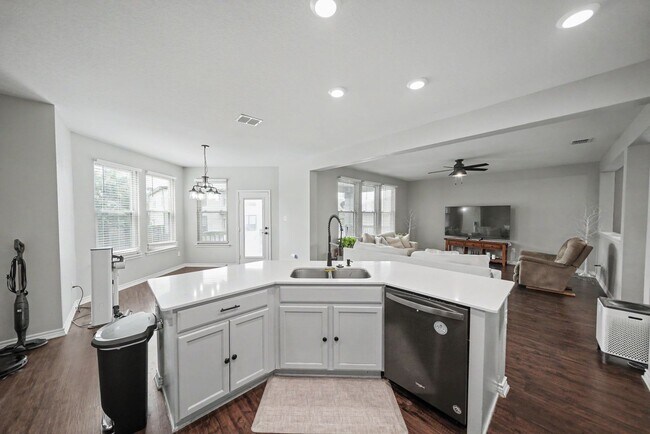 Building Photo - Spacious Home with Office, Game Room & Solar Panels Near Randolph AFB - Realtor Commission: $500
