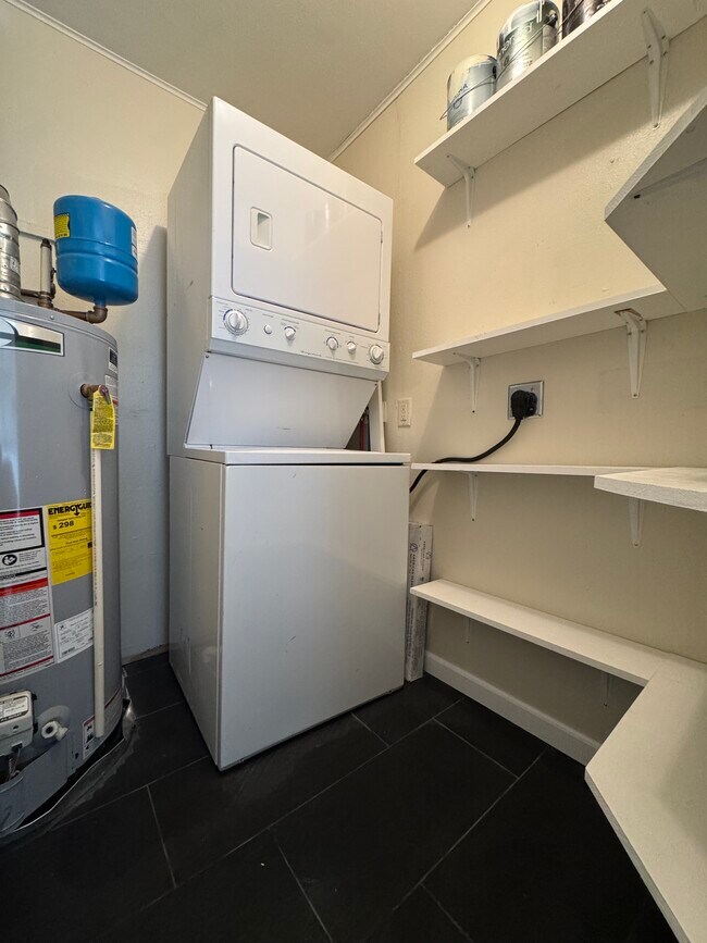 Building Photo - 61 Trowbridge Ln