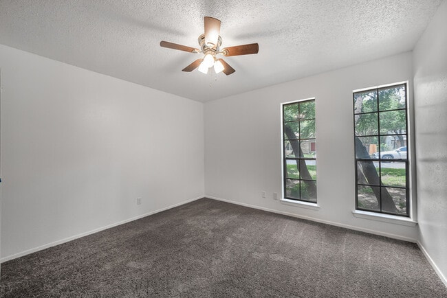Building Photo - 4209 Harcourt Dr