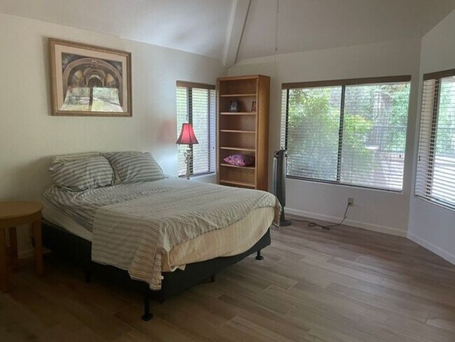 Building Photo - Beautiful home in gated community