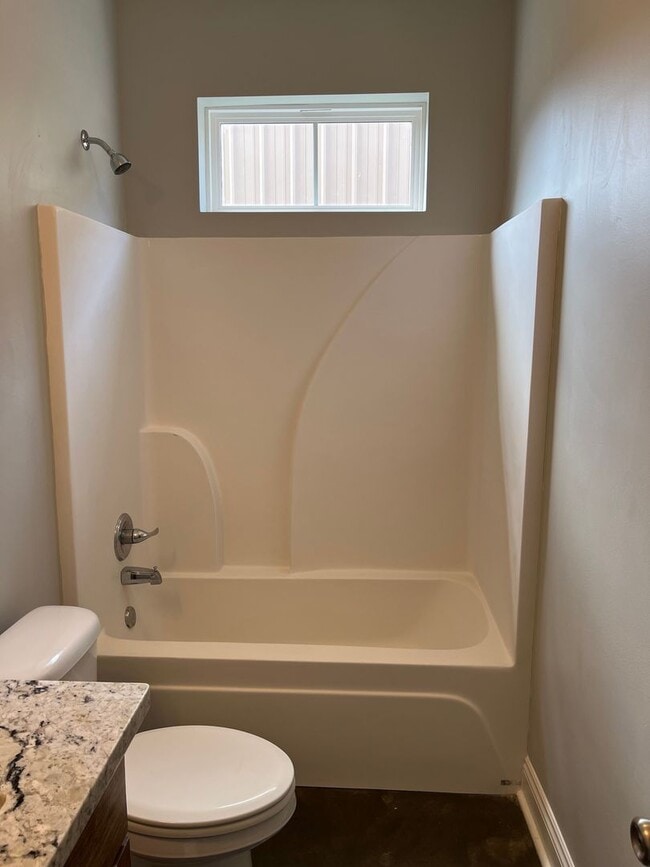 Building Photo - 2 bedroom 1 bathroom available for rent