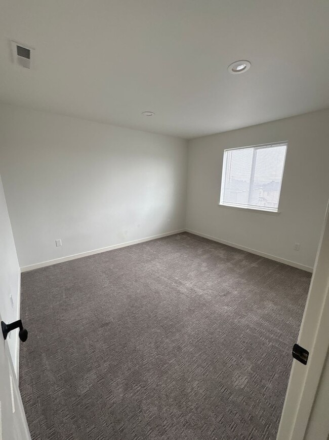 Building Photo - 213 N 76th Ave