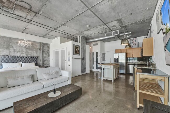 Building Photo - 444 NE 30th St