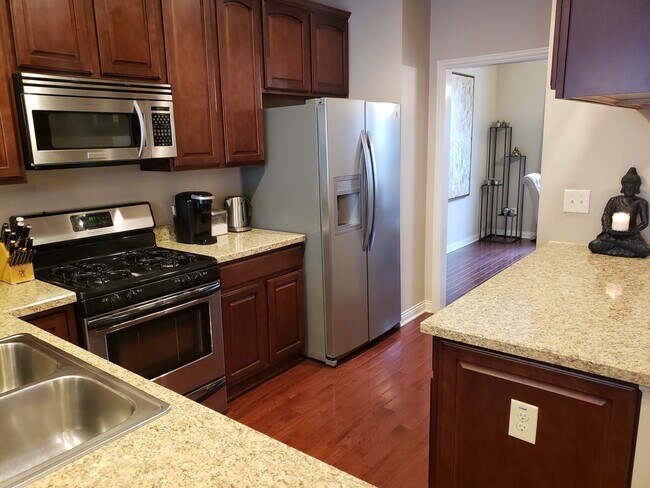 Building Photo - 1059 Bluffway Dr