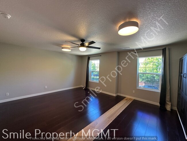 Building Photo - 4524 SE Oakhurst St