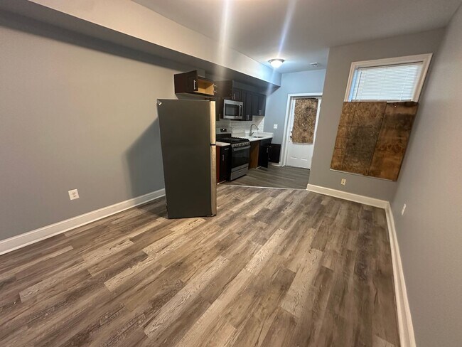 Building Photo - 2bdr 1 ba east Baltimore