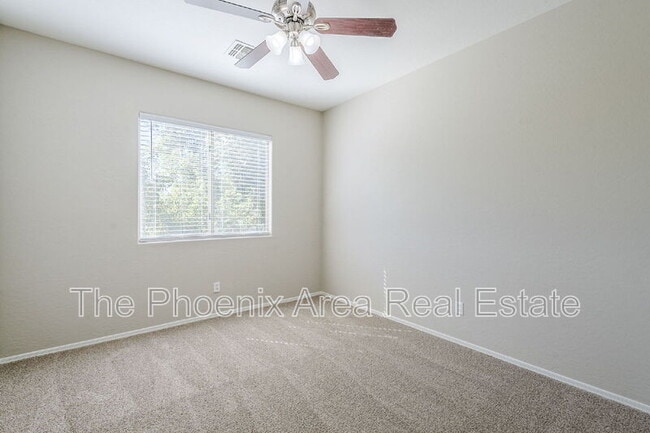 Building Photo - 45929 W Sky Ln