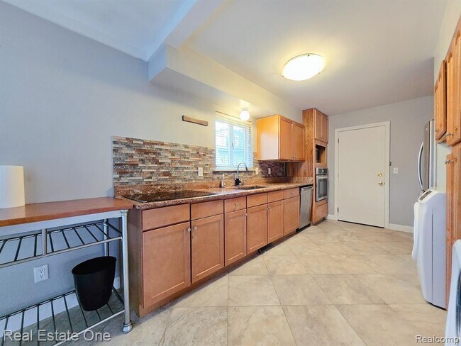 Building Photo - 2287 Strader Dr