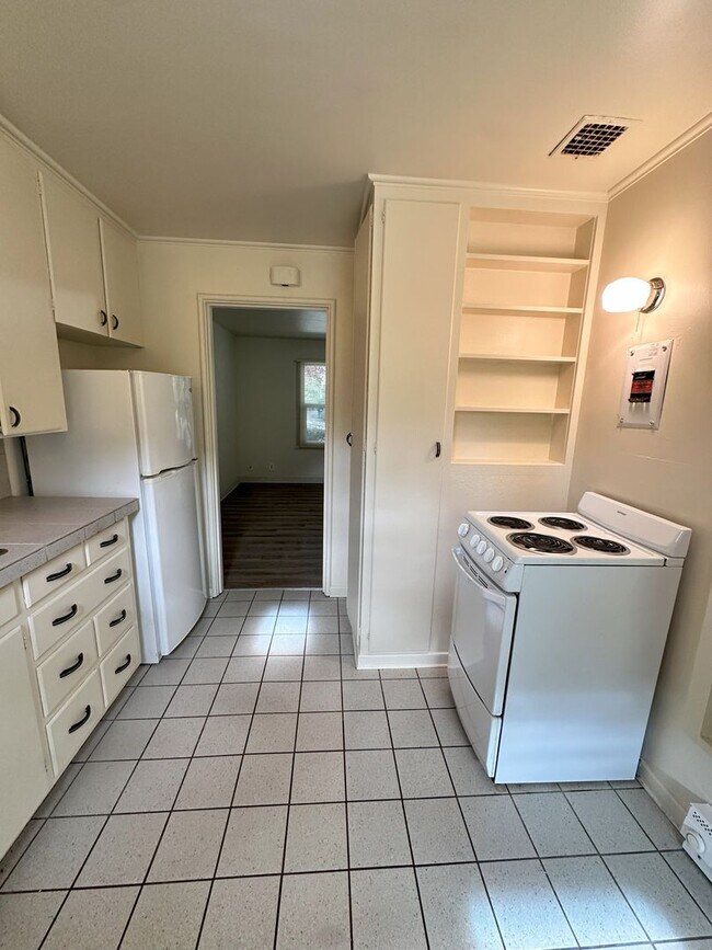 Building Photo - (PEA 414) 10th & Lawrence ~ 1 Bed/1 Bath