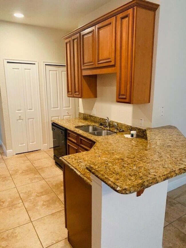 Building Photo - Gated Community of La Fortuna in Kissimmee