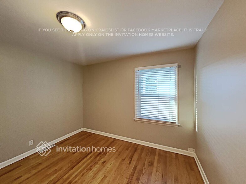 Building Photo - 9219 S 51st Ave
