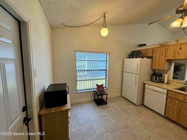 Building Photo - 1436 Brook Dr