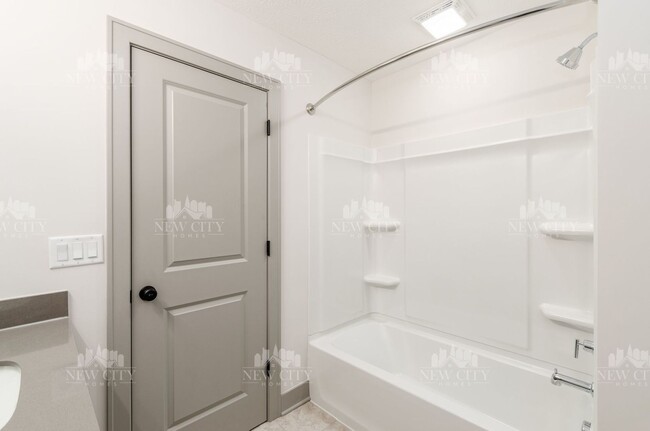 Building Photo - BRAND NEW! 2 Bedroom 2 1/2 Bathroom Newly ...