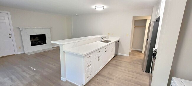 Building Photo - Updated 4 Bedroom Rambler – Spacious, Styl...