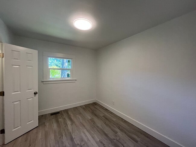 Building Photo - Remodeled 3 Bedroom Plus Office with Large...