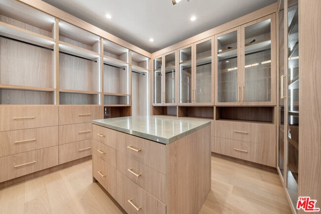 Building Photo - 12001 Crest Ct