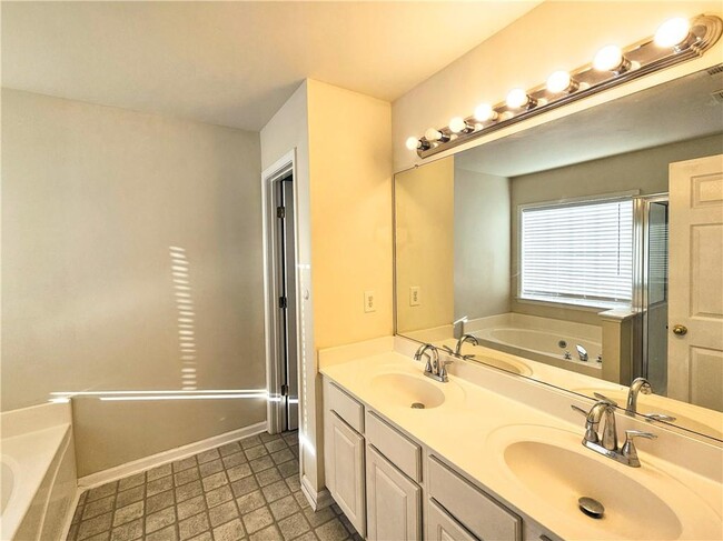 Building Photo - 1372 Dukes Creek Dr