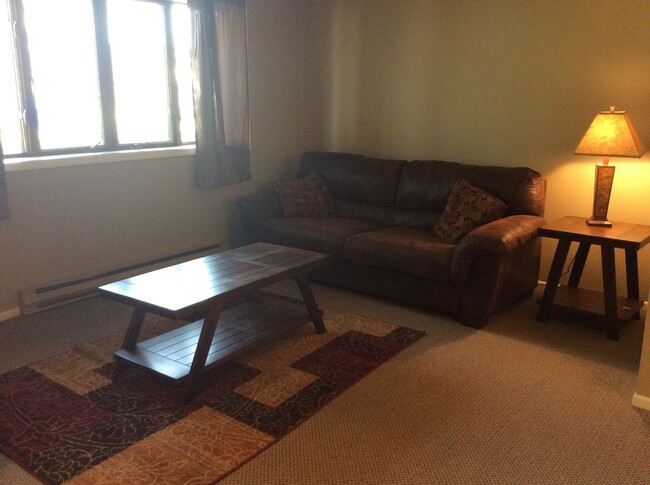 Building Photo - 2 bedroom, 1 bath apartment