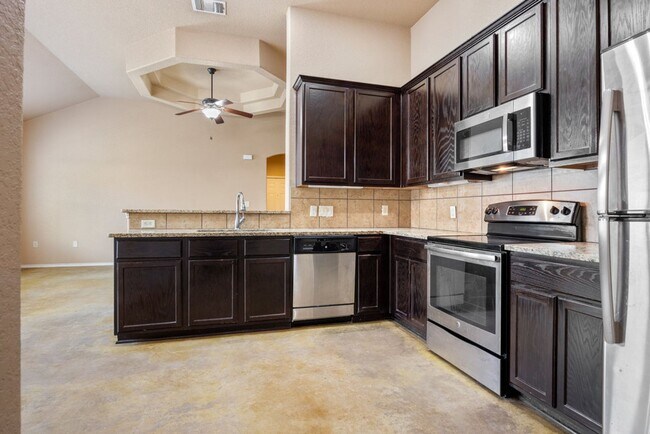 Building Photo - Nice 3 Bedroom Duplex located in New Braunfels!