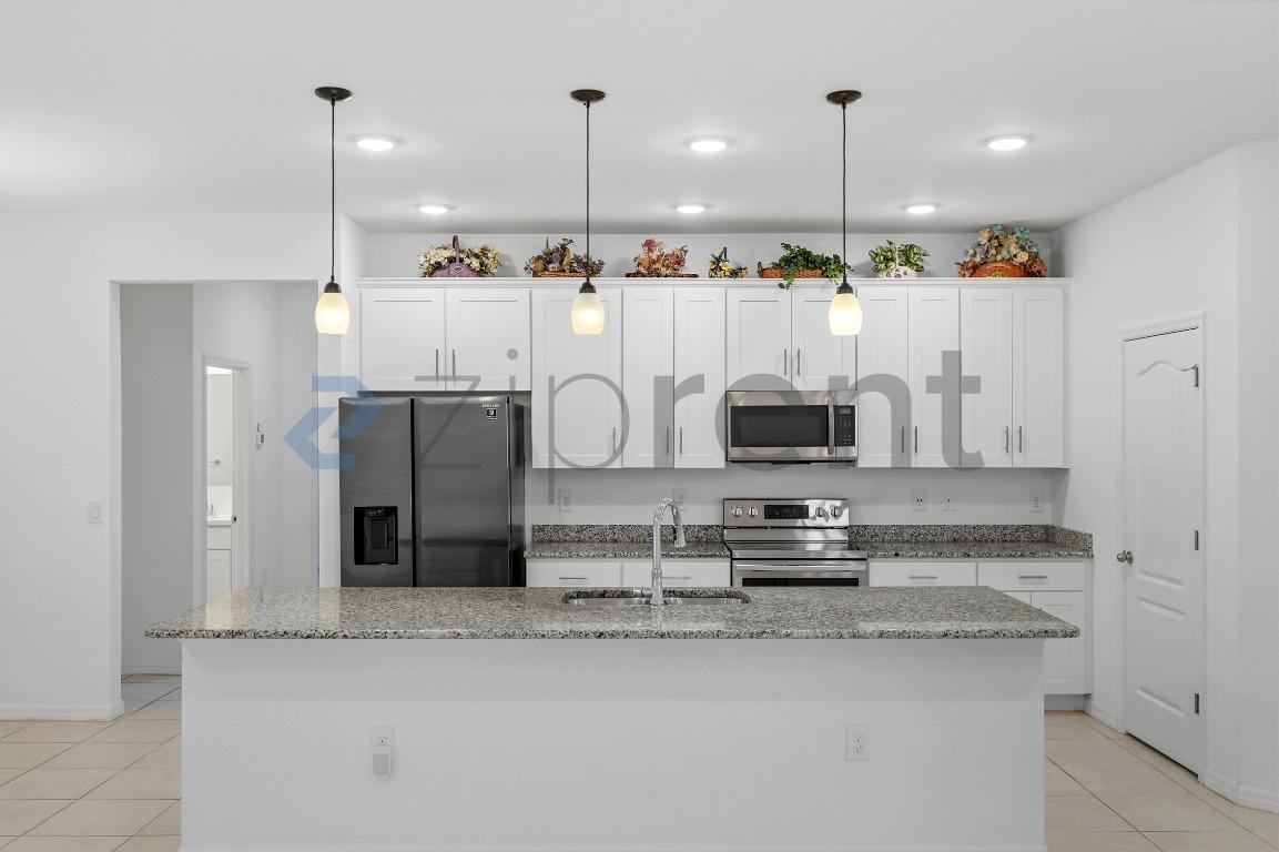 Building Photo - Unit