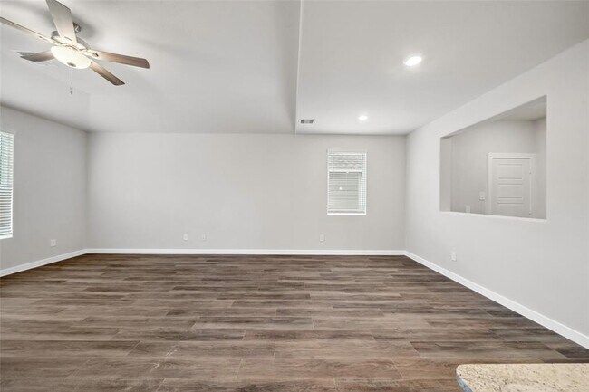 Building Photo - 18033 Martin Pines Dr
