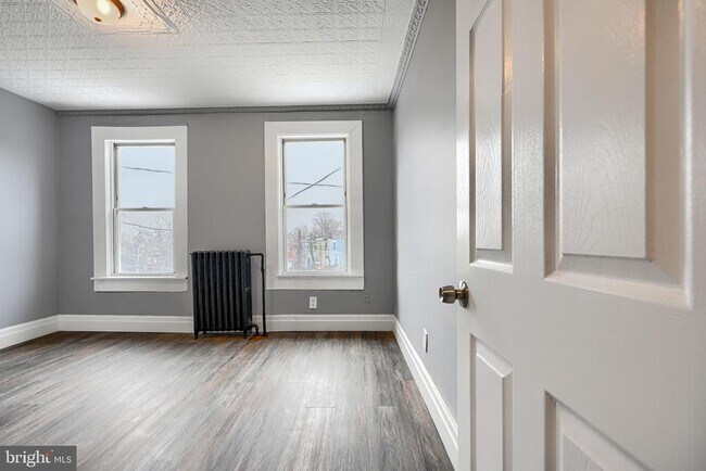 Building Photo - 2533 W Lombard St