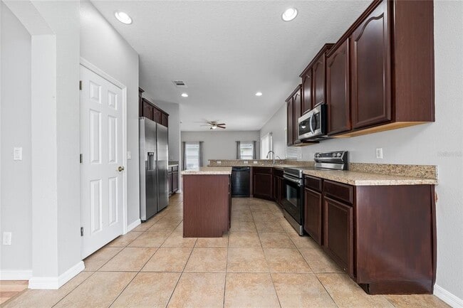 Building Photo - 1755 Plantation Oak Dr