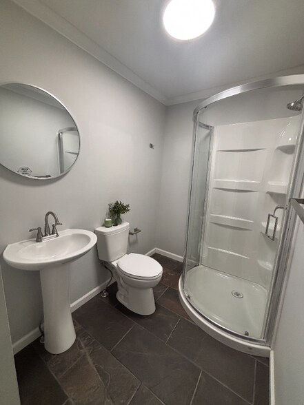 Building Photo - 318 S Woodland Heights St