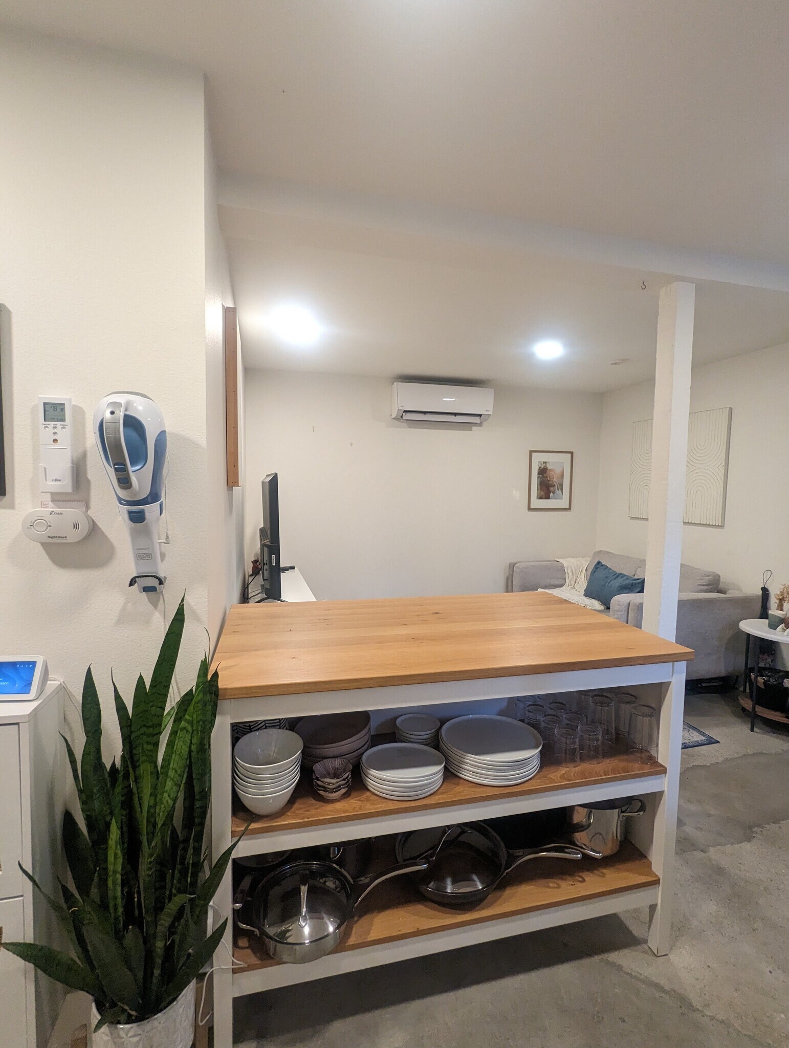 Building Photo - 732 Cedar Ave