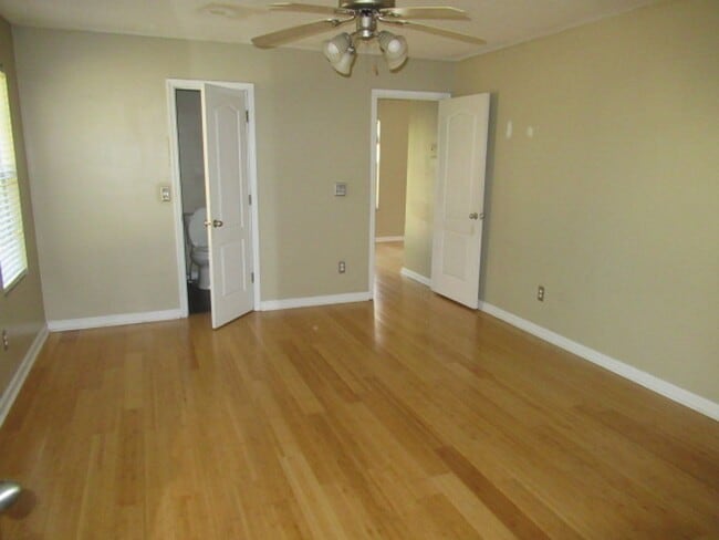 Building Photo - 105 Ashgate Way