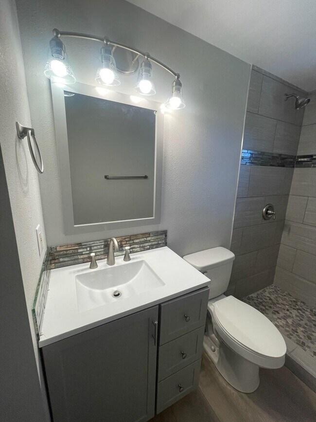 Building Photo - 133 3rd St