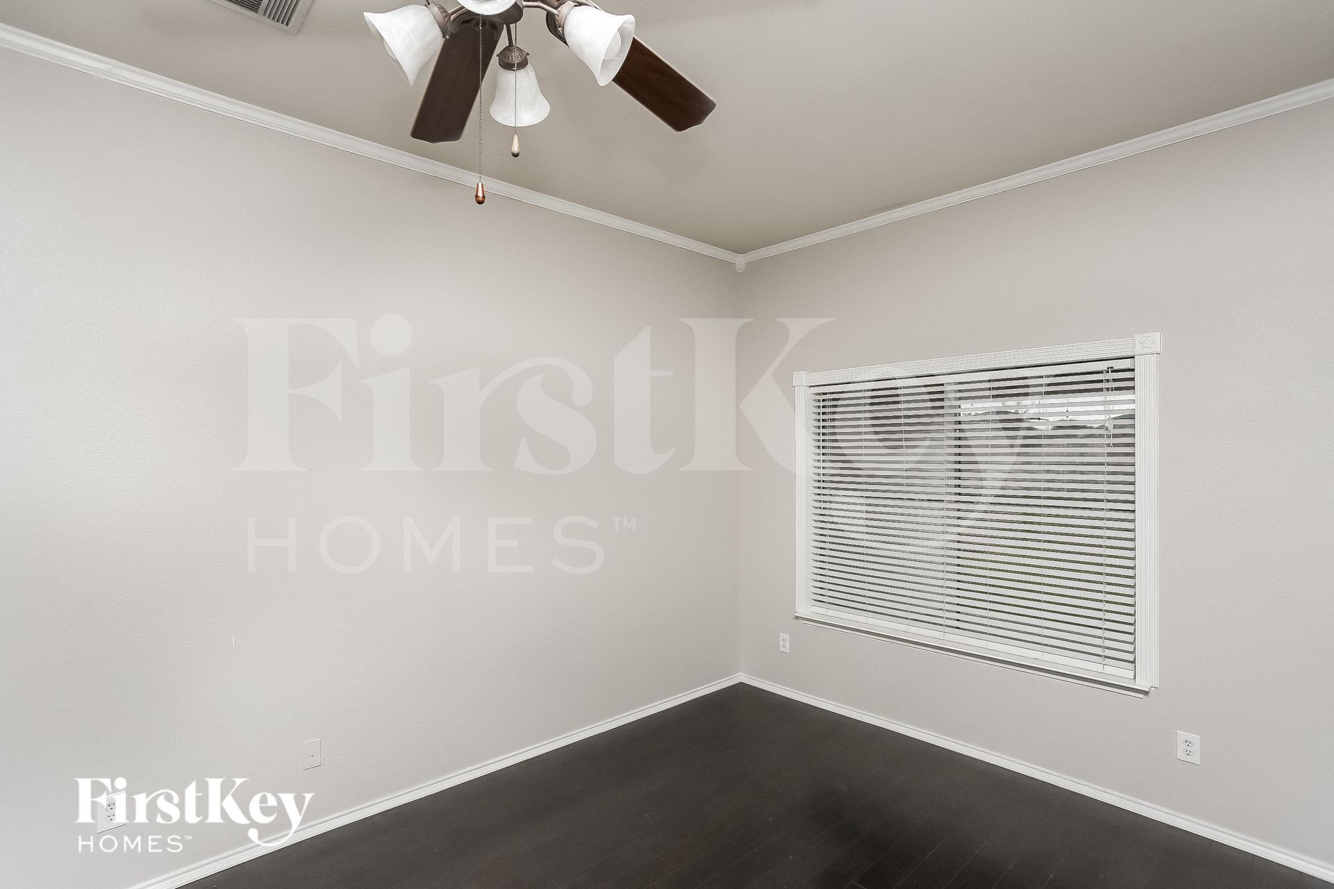 Building Photo - 1049 Castle Top Dr