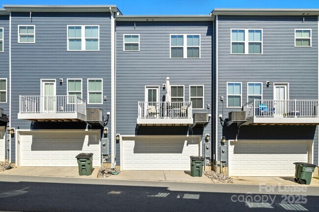 Building Photo - 1335 Ashbury St
