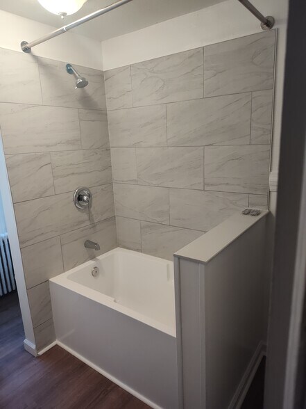 Building Photo - 613 Walnut St