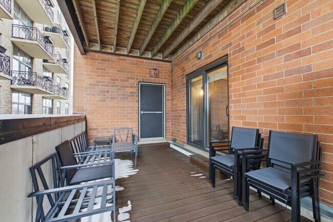 Building Photo - 222 S Racine Ave