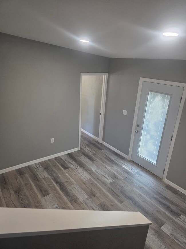 Building Photo - Updated 3 bedroom 2 bath Home for rent