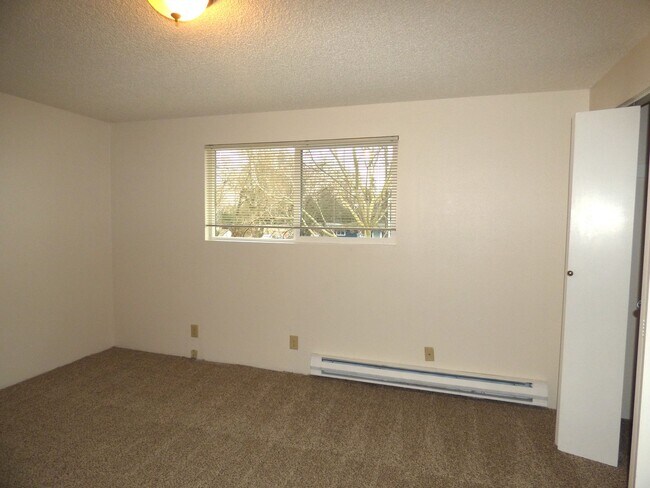 Building Photo - 2 bed 1.5 bath Townhome in Keizer