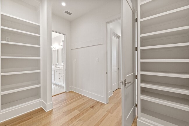 Building Photo - 712 N Magnolia St