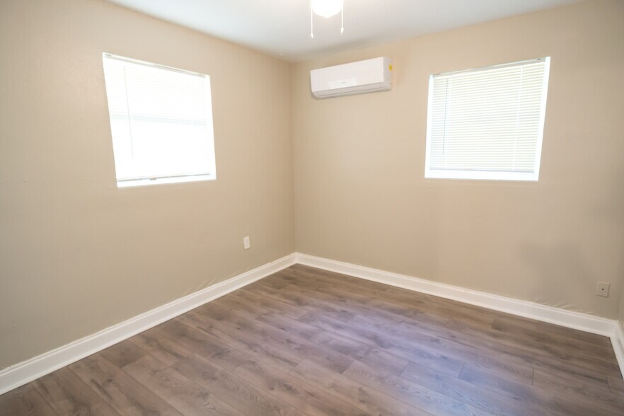 Master - 243 Ravenswood Dr
