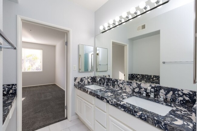 Building Photo - AMAZING 2/2 MARINA DISTRICT CONDO WITH 2 A...
