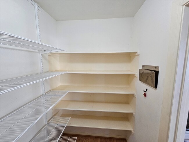 Building Photo - 1271 W 17th St