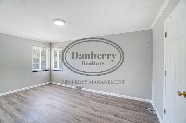 Building Photo - 1133 N Byrne Rd