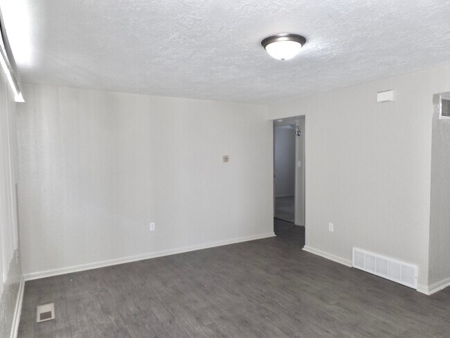 Building Photo - 2014 W 4700 S